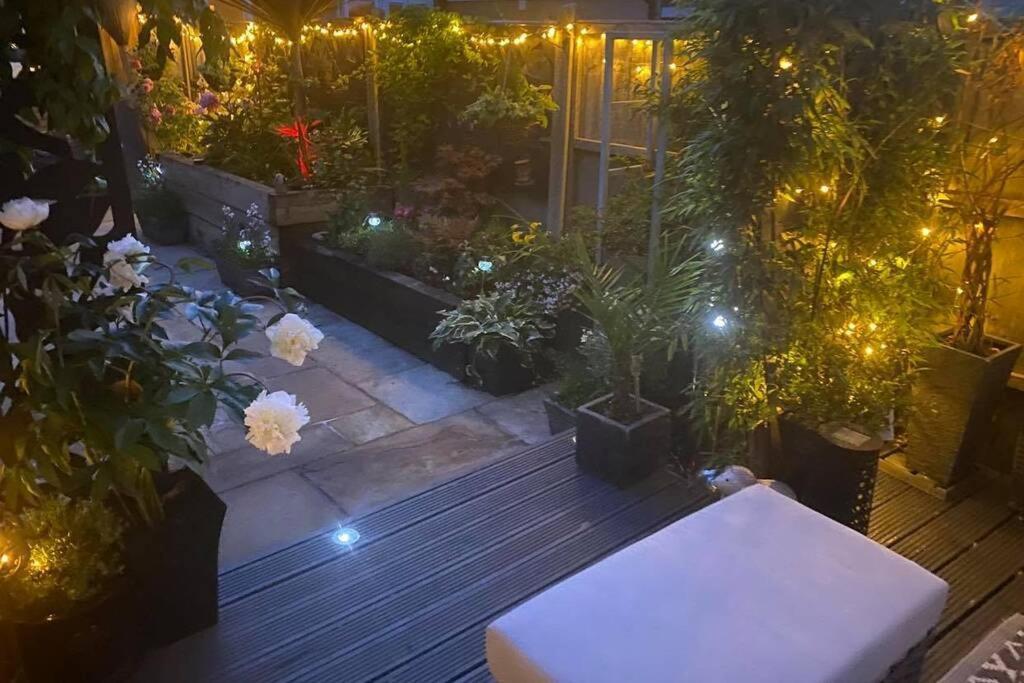 Appartamento Secret Gem 1 Bed Garden Flat Private Luxury Hot Tub Bournemouth Esterno foto