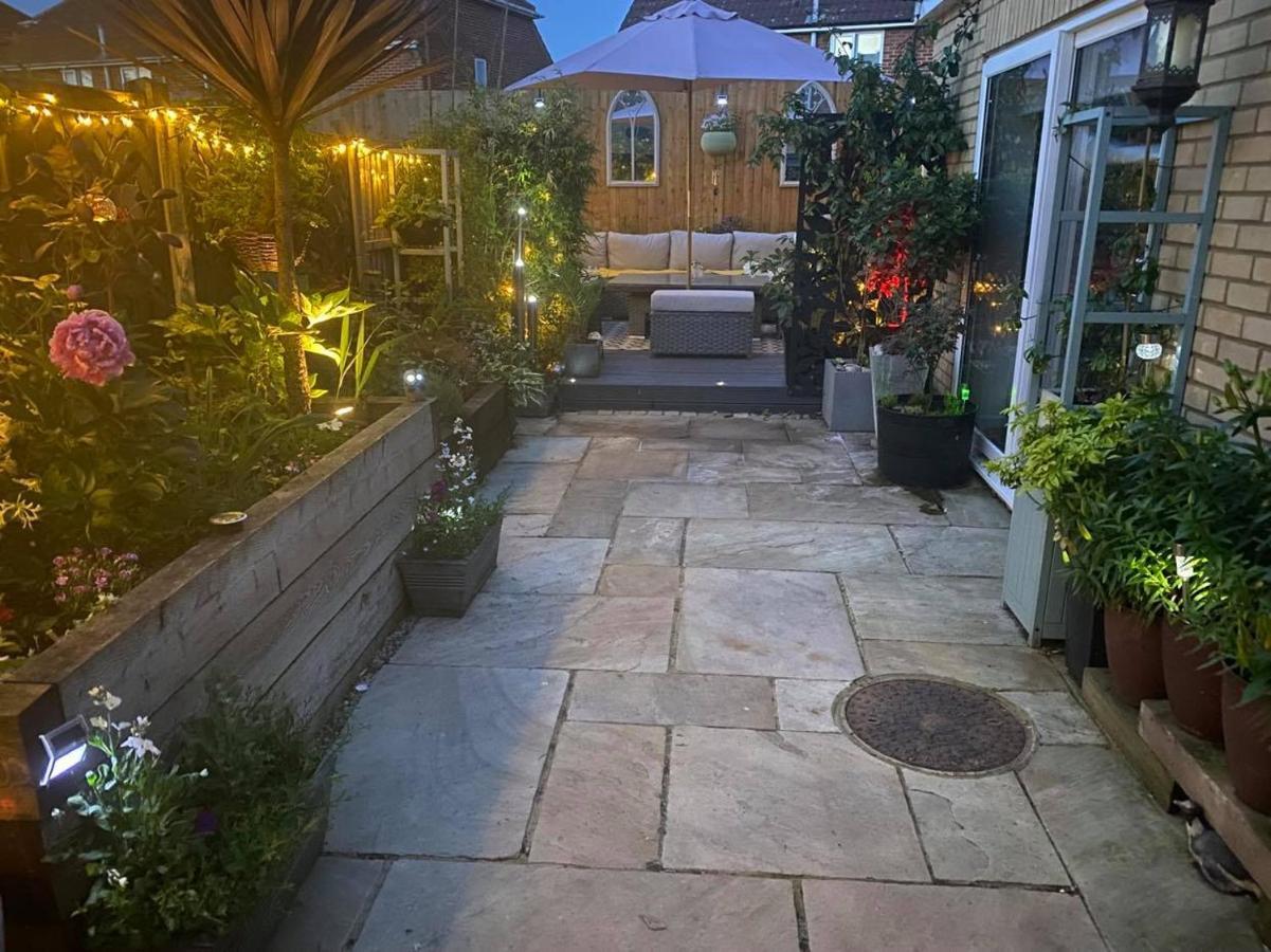 Appartamento Secret Gem 1 Bed Garden Flat Private Luxury Hot Tub Bournemouth Esterno foto