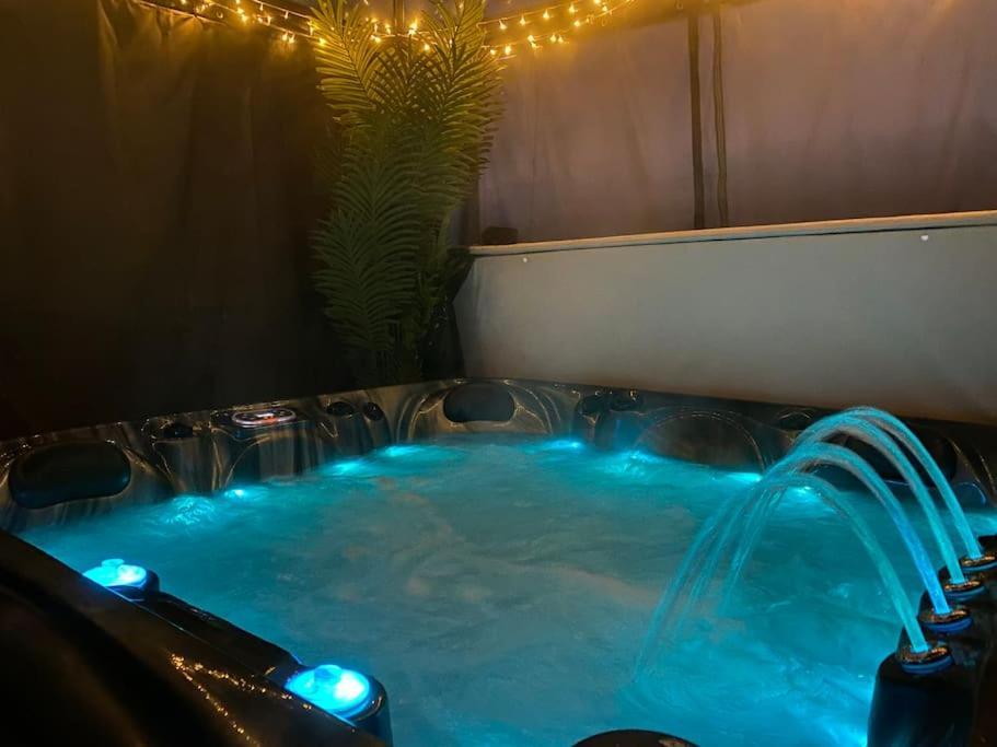 Appartamento Secret Gem 1 Bed Garden Flat Private Luxury Hot Tub Bournemouth Esterno foto