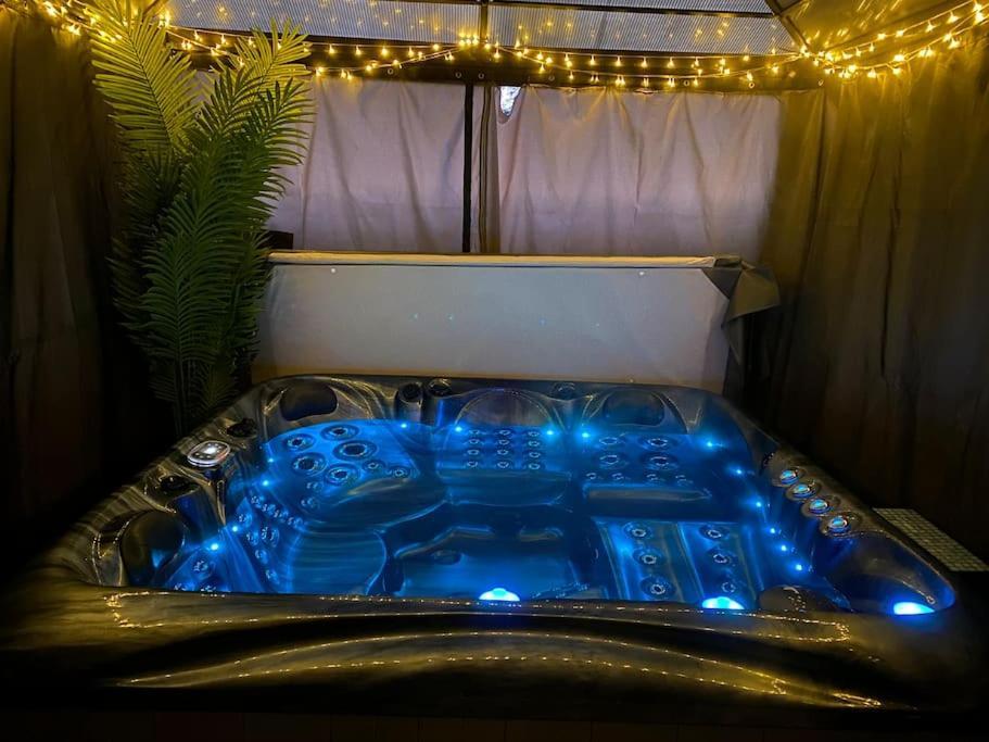 Appartamento Secret Gem 1 Bed Garden Flat Private Luxury Hot Tub Bournemouth Esterno foto