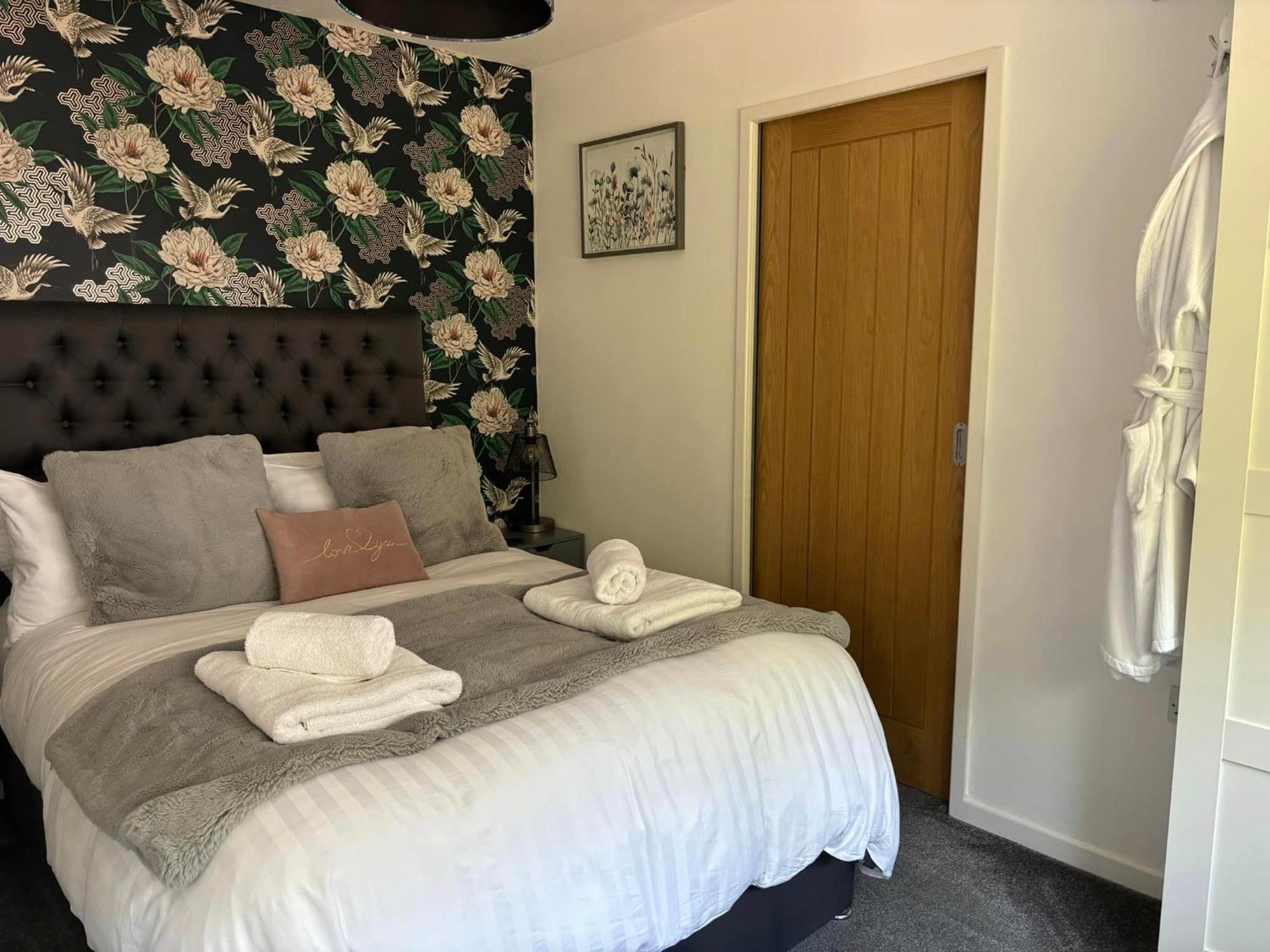 Appartamento Secret Gem 1 Bed Garden Flat Private Luxury Hot Tub Bournemouth Esterno foto