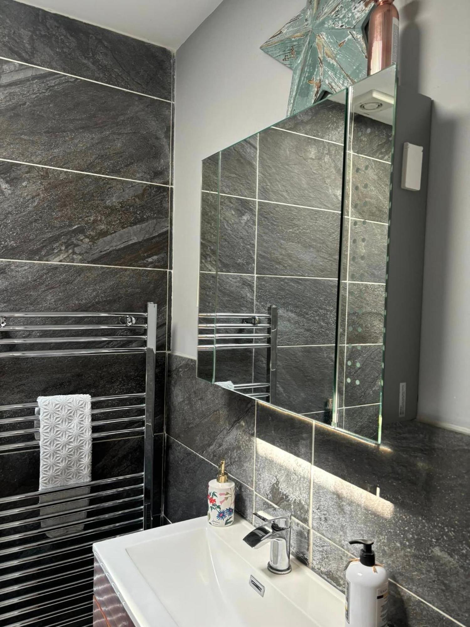 Appartamento Secret Gem 1 Bed Garden Flat Private Luxury Hot Tub Bournemouth Esterno foto