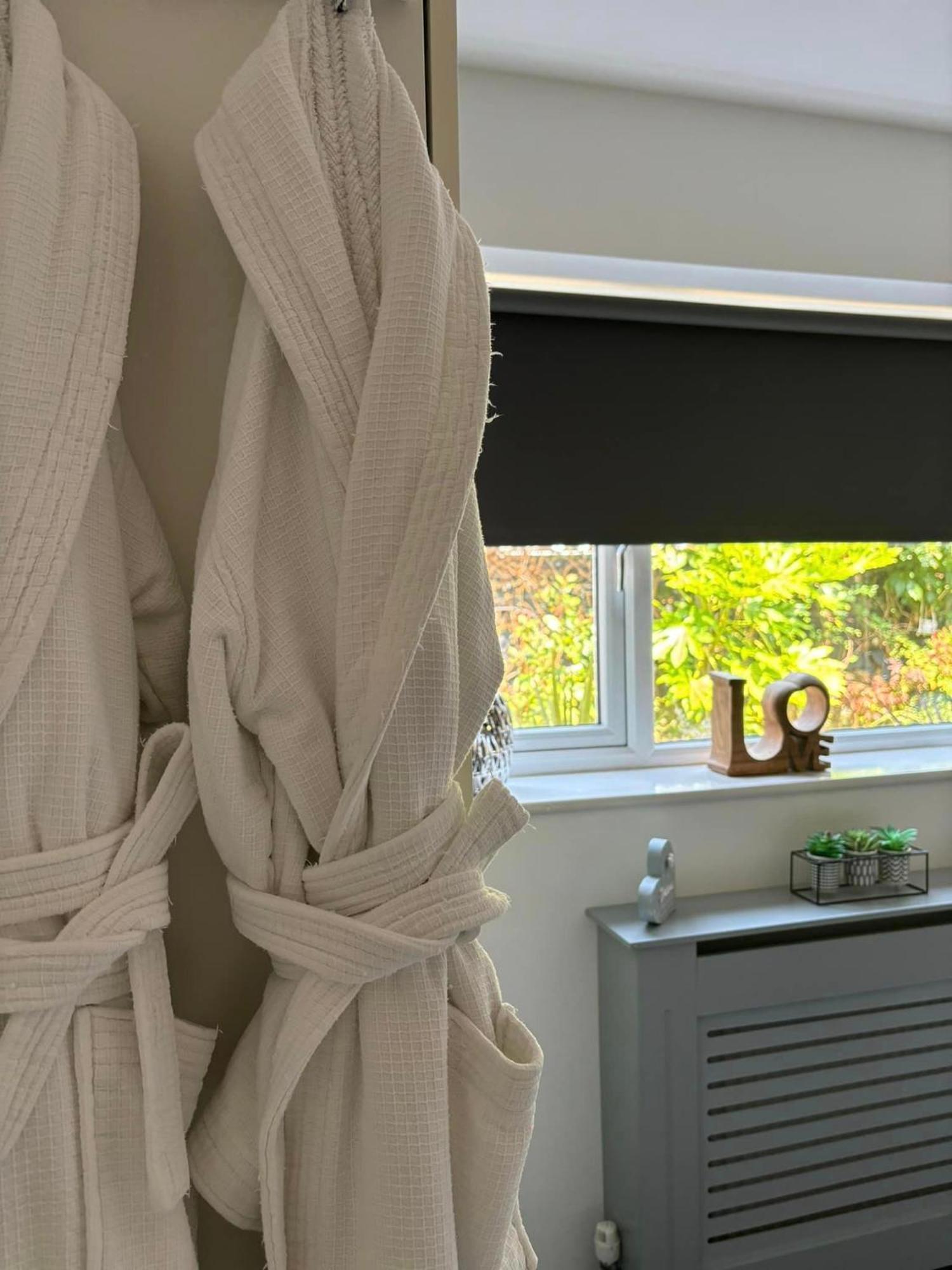 Appartamento Secret Gem 1 Bed Garden Flat Private Luxury Hot Tub Bournemouth Esterno foto