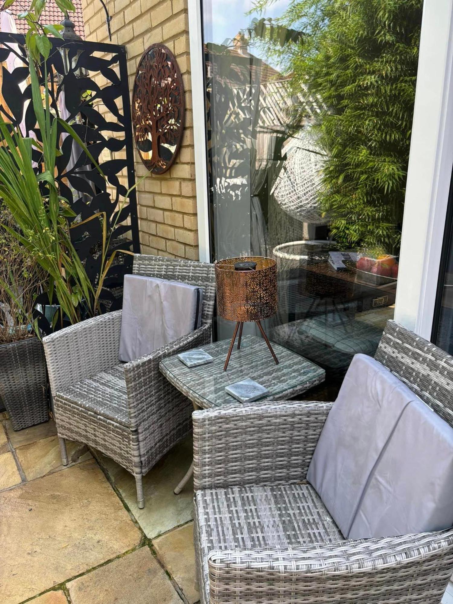Appartamento Secret Gem 1 Bed Garden Flat Private Luxury Hot Tub Bournemouth Esterno foto