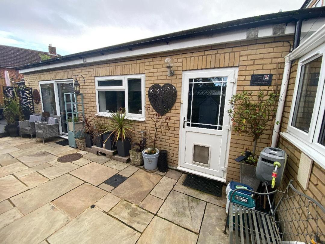 Appartamento Secret Gem 1 Bed Garden Flat Private Luxury Hot Tub Bournemouth Esterno foto