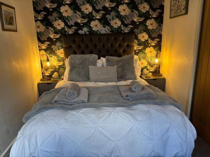Appartamento Secret Gem 1 Bed Garden Flat Private Luxury Hot Tub Bournemouth Esterno foto