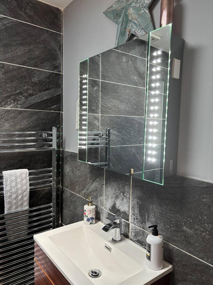 Appartamento Secret Gem 1 Bed Garden Flat Private Luxury Hot Tub Bournemouth Esterno foto
